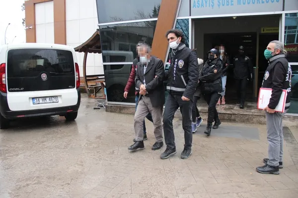 kocaelinde-tavuk-yuzunden-komsusunu-oldurmustu-8-zanli-yakalandi-1641981009967.jpg Kocaeli'nde tavuk yüzünden komşusunu öldürmüştü! 8 zanlı yakalandı - 3