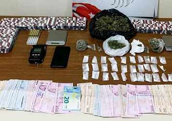 İzmir'de uyuşturucu operasyonu: 3 gözaltı