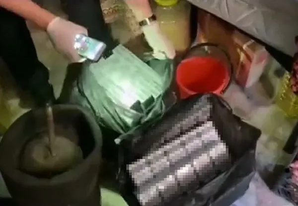 gaziantepte-operasyon-duzenlendi-tam-16-bin-paket-sigara-ve-826-kilo-cay-ele-gecirildi-1654756465986.jpg Gaziantep’te operasyon düzenlendi! Tam 16 bin paket sigara ve 826 kilo çay ele geçirildi - 2