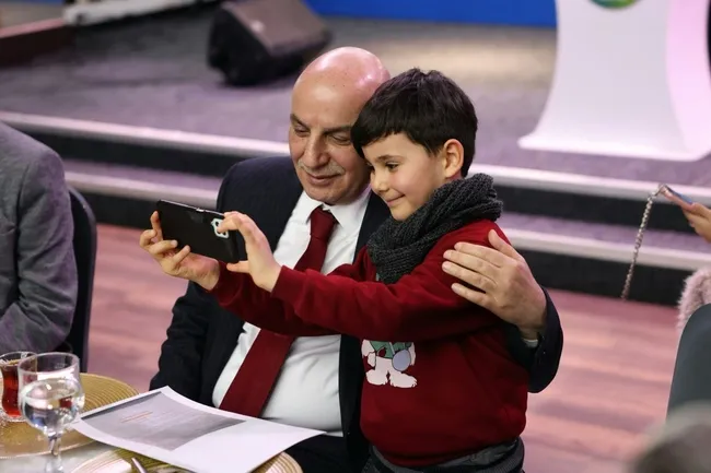 cumhur-ittifaki-ankara-adayi-turgut-altinoktan-etimesguta-metro-mujdesi-1706360158160.jpg Cumhur İttifakı Ankara Adayı Turgut Altınok'tan Etimesgut’a metro müjdesi - 1