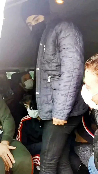 Gaziantep'te 15 kişilik minibüsten 25 kişi çıktı - 2