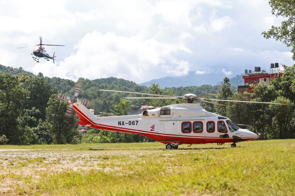 nepalden-tibetteki-baraj-patlamasi-sonrasi-alarm-kurtarma-ekipleri-ve-halka-guvenli-bolgeye-gecin-cagrisi-1787901033415.jpg Nepal (AFP)