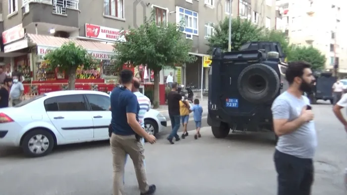 Diyarbakır’da iki grup arasında silahlı kavga! Yaralılar var - 1