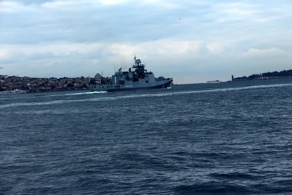 Rus savaş gemisi İstanbul Boğazı'ndan geçti - 2
