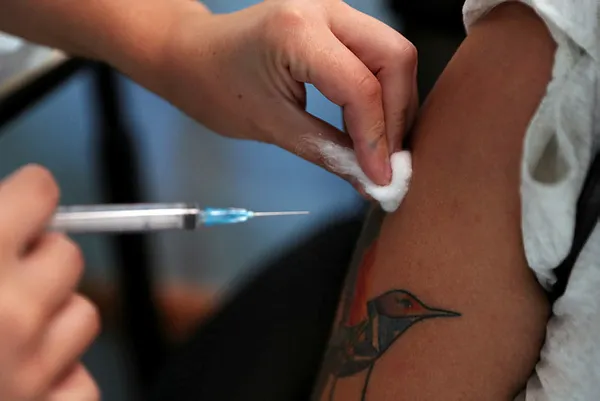 DSÖ’nün onayını alan BioNTech aşısında endişelendiren gelişme! Aşı olduktan 5 gün sonra öldü