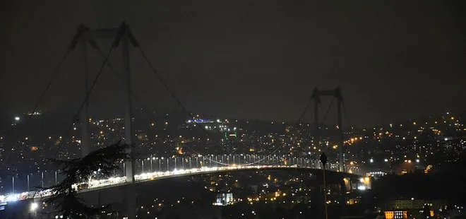 İstanbul’un tarihi yerlerinde ışıklar kapatıldı