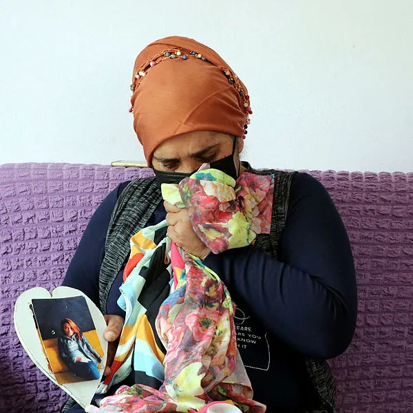 vanda-teror-orgutu-pkknin-kacirdigi-kizina-seslendi-gel-teslim-ol-cifte-bayram-yasat-1620631287512.jpg Van'da terör örgütü PKK'nın kaçırdığı kızına seslendi: Gel teslim ol, çifte bayram yaşat - 3