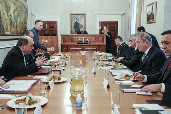 Bakan Hulusi Akar İngiltere Savunma Bakanı Wallace ile görüştü