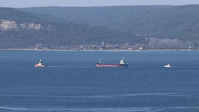 Çanakkale Boğazı sis nedeniyle transit gemi geçişlerine kapatıldı!