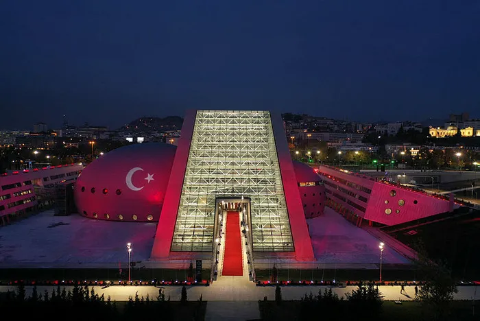 Cumhurbaşkanlığı Senfoni Orkestrası yeni binasına sanatçılardan övgü yağdı: Kültür sanat adına gurur duyduk - 3