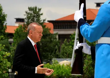 Erdoğan 15 Temmuz Anıtı başında dua etti