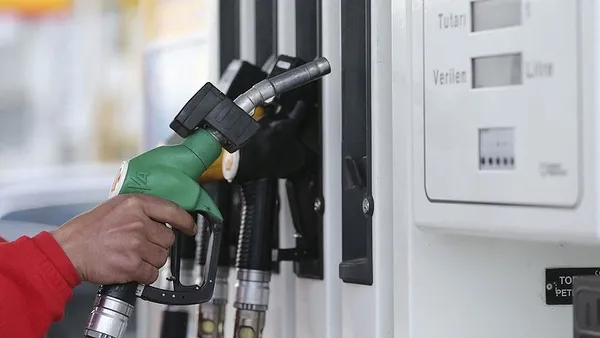 son-dakika-benzin-ve-lpgye-zam-geliyor-bu-geceden-itibaren-gecerli-olacak-guncel-akaryakit-fiyatlari-1667486262925.jpg Akaryakıtta benzin ve LPG'ye zam geldi | Güncel akaryakıt fiyatları - 3