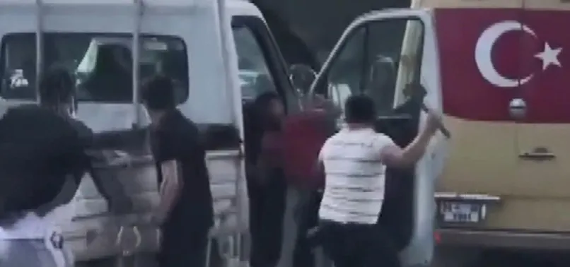 Önce baltalı sonra sopalı kavga! Dehşet anları kamerada