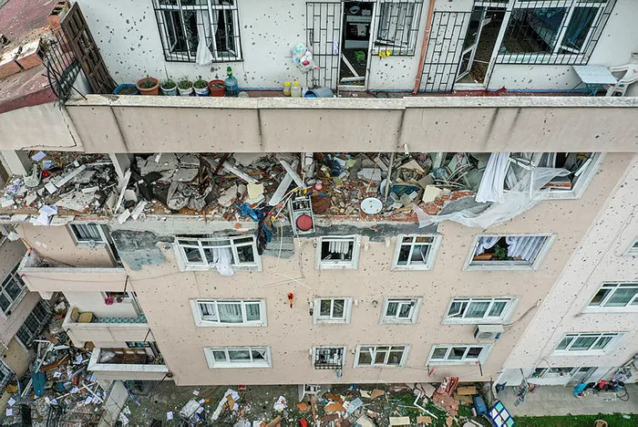 Son dakika: Üsküdar'da binada korkutan patlama - 6