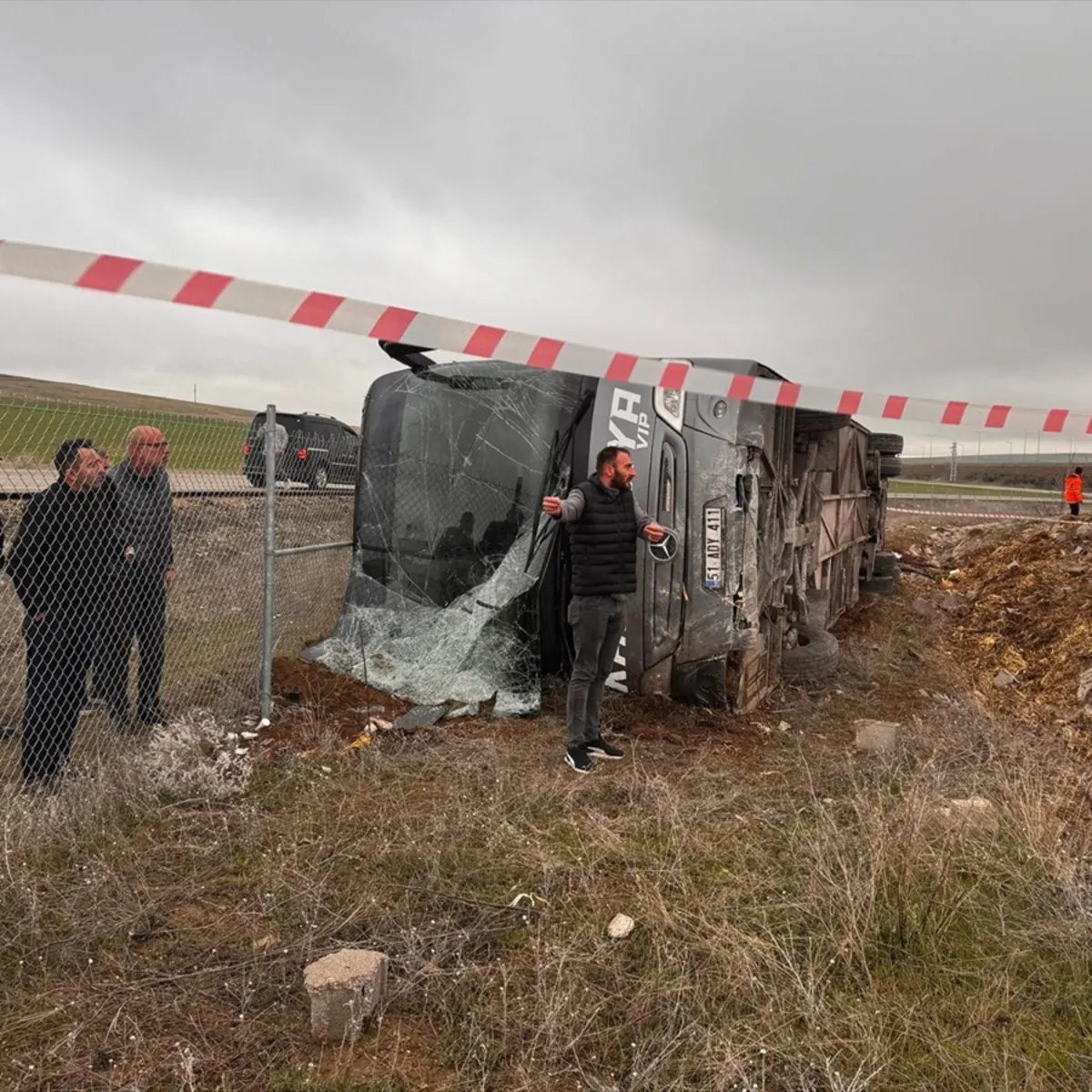 Aksaray’da tur otobüsü devrildi: 19 yaralı