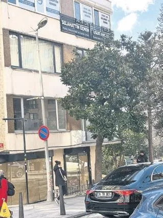 1706767325007.jpeg CHP'li belediyeden asırlık ağaca tabela operasyonu! Yine çevre katliamı yaptılar - 2
