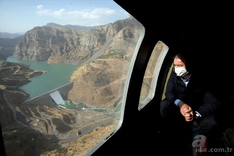 Bakan Akar ve komutanlardan karargahta yoğun mesai! Sabahın ilk saatlerine kadar ışıklar sönmedi 15