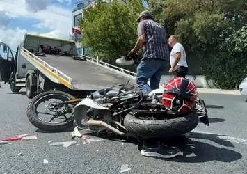 Katliam gibi kaza! Kırmızı ışıkta bekleyen çekiciye çarptı: 2 ölü
