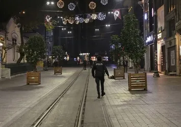 Yüksek ve çok yüksek riskli illerde sokağa çıkma kısıtlaması başladı! İstanbul Ankara ve İzmir'de pazar günü dışarı çıkılabilir mi? Pazar günü market ve kafeler açık mı?