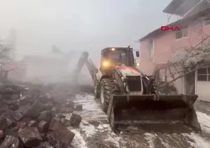 İki ev yangında, kullanılmaz hale geldi