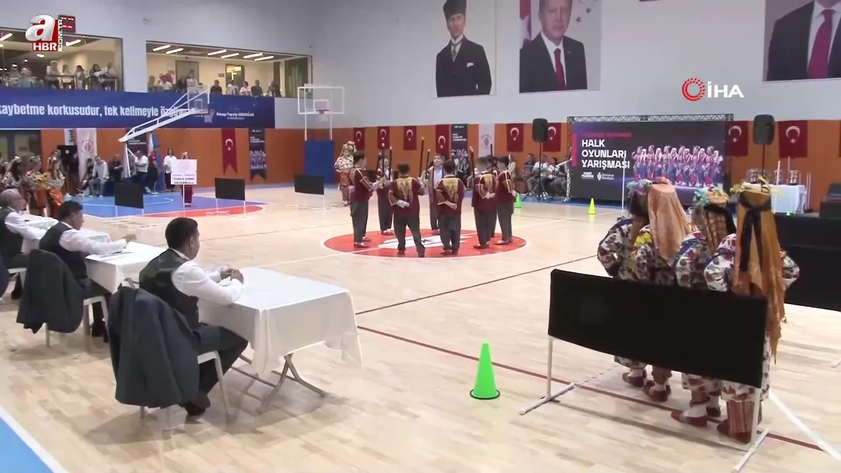 Ümraniye'de halk oyunları şöleni kamerada