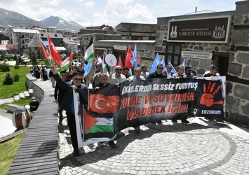 Hekim ve sağlıkçılar Erzurum'da Gazze için yürüdü!