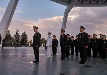 Genelkurmay Başkanı Orgeneral Akar, Devlet Mezarlığı'nı ziyaret etti