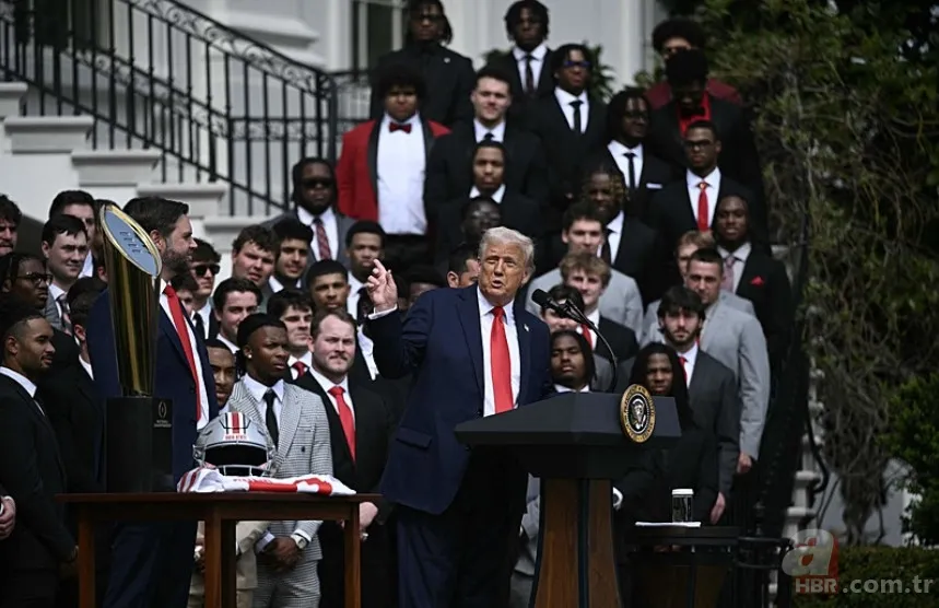 Trump’ın Başkan Yardımcısı JD Vance şampiyonluk kupasını düşürdü! Espriyle toparlamaya çalıştı ama... 8