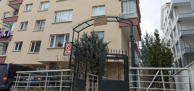 4 yaşındaki çocuğunun önünde karısının boğazını bıçakladı