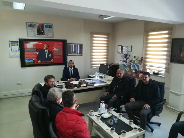 erzurumda-ortaokul-ogrencileri-kavga-etti-veliler-okul-basti-1640699469407.jpg Erzurum’da ortaokul öğrencileri kavga etti! Veliler okul bastı - 1