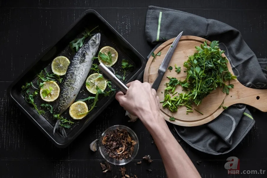 Balık kokusu tarih oluyor! Bu yöntemle evde balık pişirmek artık çok kolay 2