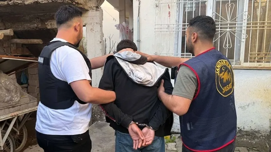 adalet-bakanligindan-81-ile-sifir-tolerans-genelgesi-dijital-ve-sokak-cetelerine-darbe-1782141468165.jpeg Adalet Bakanlığı'ndan 81 ile "sıfır tolerans" genelgesi! Çetelerin kökü kazınacak - 2
