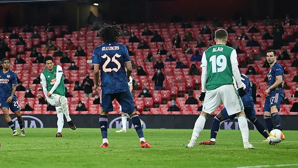 İngiltere'de tribünler yeniden Arsenal Rapid Wien maçında seyirciyle kavuştu - 4