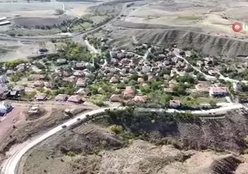 Asfaltlanan yol köylünün yüzünü güldürdü
