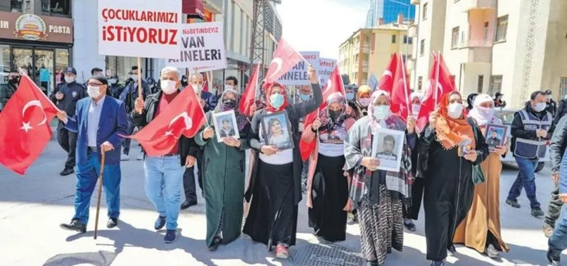 Evlat nöbetindeki anne HDP'ye isyan etti: "Çocuğumu PKK'ya sattılar"