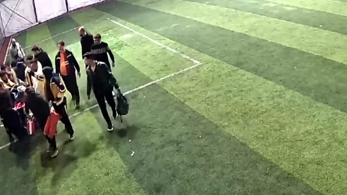 Halı sahada göğsüne top darbesi aldı: Hayatını kaybetti