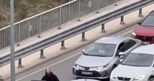 Maltepe’de trafikte sopalı kavga