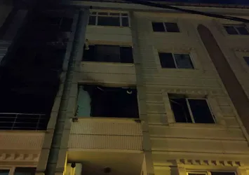 Eşine sinirlenip evini yaktı