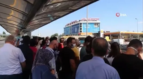 Son dakika: Metrobüste bayram arifesinde korkutan manzara! Cevizlibağ durağında dikkat çeken yoğunluk - 2