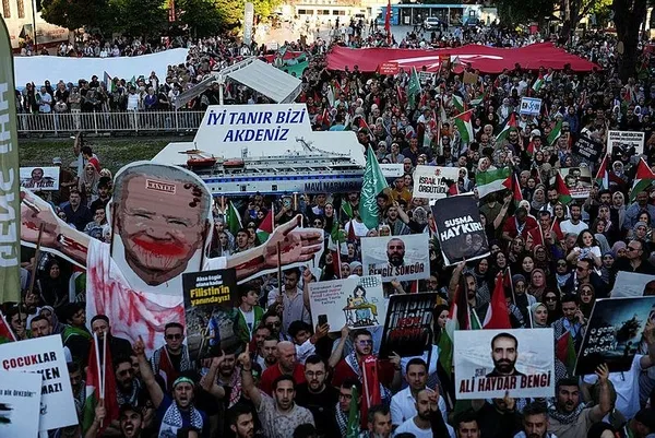 İstanbullular mazlumlara ses oldu! Beyazıt Meydanı’ndan Ayasofya’ya Filistin’e destek yürüyüşü: Katil İsrail işbirlikçi Amerika