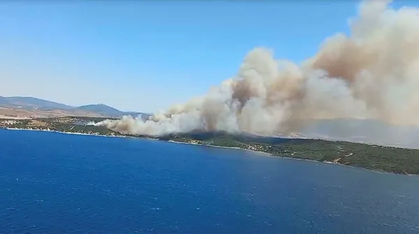 izmirde-2-noktada-orman-yangini-alevlere-havadan-ve-karadan-mudahale-1688990630532.jpeg İzmir'de 2 noktada orman yangını! Alevler havadan ve karadan müdahale ile kontrol altına alındı - 4