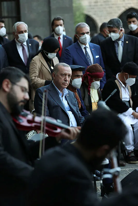 Son dakika: Başkan Recep Tayyip Erdoğan Diyarbakır’da gençlerle buluştu