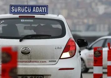 Ehliyet alanların sayısı yarı yarıya azaldı