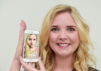 Selfie çekerek iyileşiyor