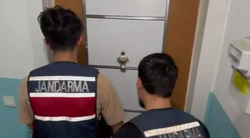 mit-ve-jandarmadan-sahte-kimlik-sebekesine-darbe-8-ilde-operasyon-31-supheli-hakkinda-islem-1783060737802.jpg MİT ve Jandarma'dan sahte kimlik şebekesine darbe! 8 ilde operasyon: 31 şüpheli hakkında işlem - 2