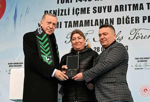 Denizli’de toplu açılış töreni: Başkan Erdoğan’dan muhalefete Yeter! Söz milletin afişi tepkisi