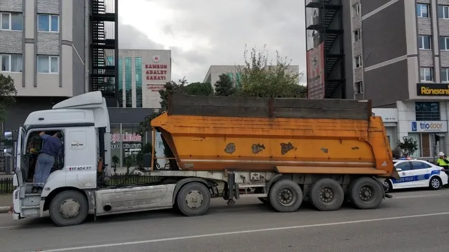 TIR'ı polisin üzerine sürdü! Samsun'da hareketli dakikalar - 2