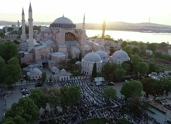 Yunan basınında Ayasofya'daki bayram namazı hazımsızlığı! - 1