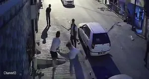 Başakşehir’de taşlı sopalı kavga! Birbirlerine girdiler