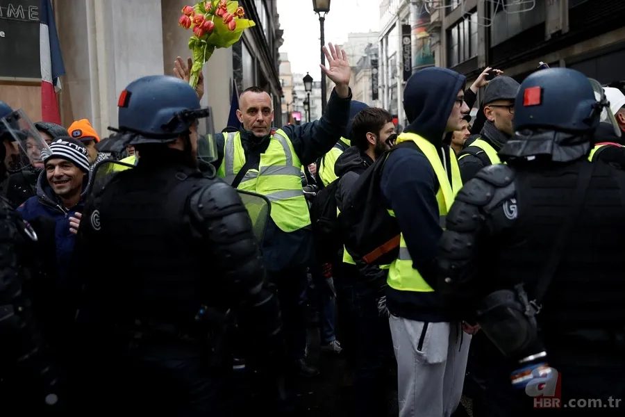 Fransa'da Macron için 'diktatör' sloganları 10